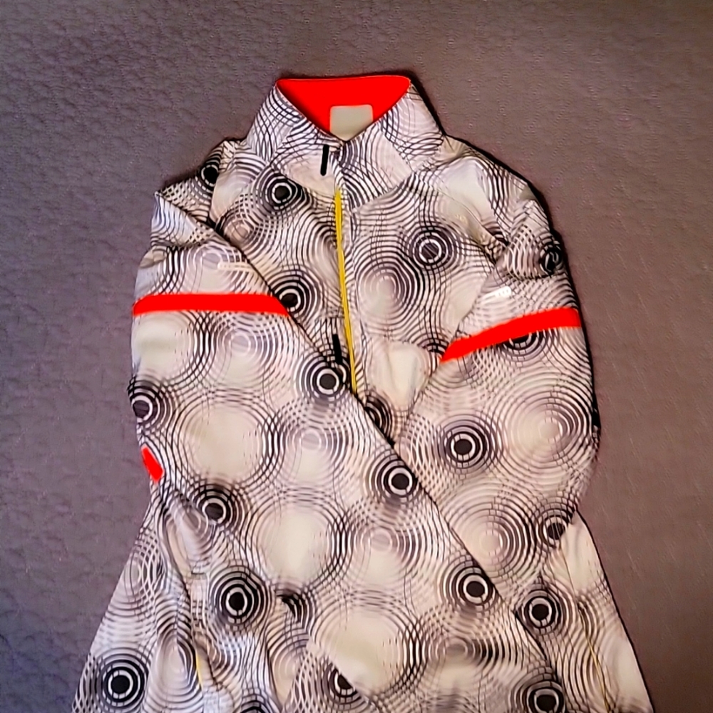 Saucony runners light weight jacket. Woman's Size m
